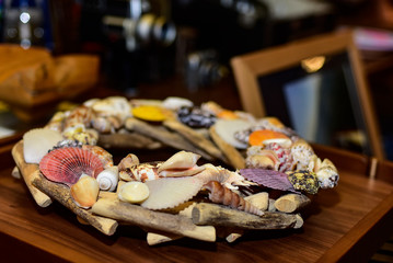 garland with various marine corals, inner decoration