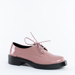 patent leather classic low soled low shoes with peach lace