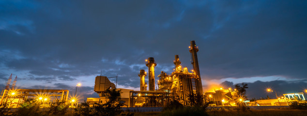 Fototapeta na wymiar Panorama industrial power plant. Oil refinery and Oil industry at Twilight. Banner background