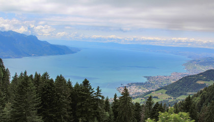 Fototapeta na wymiar Beautiful view of Lake Geneva near the city of Montreux, Switzerland