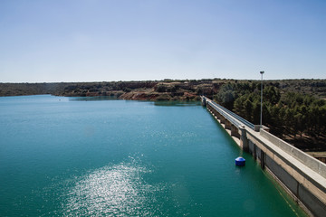 Fototapeta na wymiar Peñarroya dam and reservoir in Ciudad Real Spain