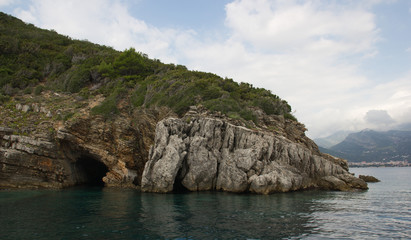 Fototapeta na wymiar Rock cave on the mediterranean coast