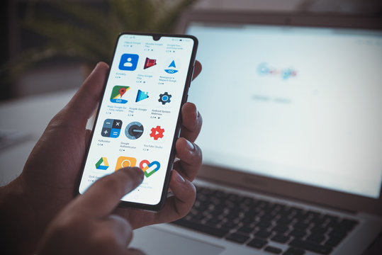 Google apps icons on Huawei P30 screen