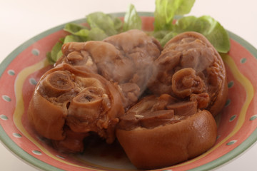 沖縄伝統料理の豚足テビチ