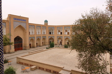Obraz premium Unfinished turquoise-tiled Kalta Minor Minaret at Ichan Kala - Khiva, Uzbekistan