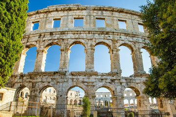 Obraz premium Strong stone arches of monumental ancient Roman arena in Pula, Istria, Croatia.