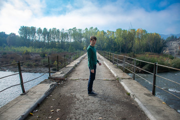 Fototapeta na wymiar man walking in the middle of a bridge