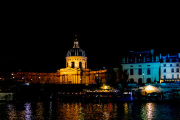 Obraz premium Institut de France à Paris de nuit