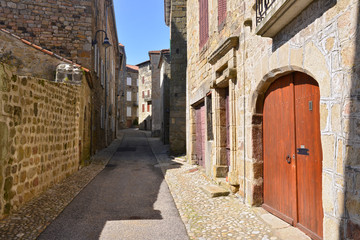 Rue du Mazel à Pradelles (43420), département de la Haute-Loire en région Auvergne-Rhône-Alpes,...
