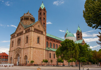 Fototapeta na wymiar Kaiser- und Mariendom zu Speyer Domkirche St. Maria und St. Stephan