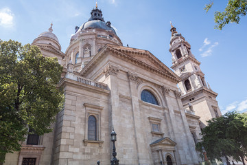 Obraz premium St. Stephen's Basilica in Budapest, Hungary. Street view