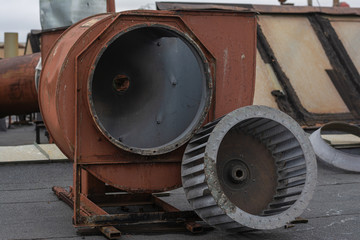 The outer part of the exhaust system is parsed. A snail, and next to it is a checkered drum. Exhaust system repair