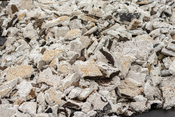 A pile of used polystyrene foam lies on the ground. Polyfoam was used for wall insulation.