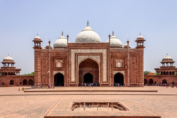 Panorama of Kau Ban Mosque inside the Taj Mahal Complex. UNESCO World Heritage in Agra, Uttar Pradesh, India © unununius