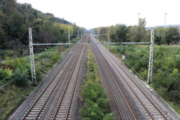 Ligne de chemin de fer Paris Lyon Marseille au niveau de Solaize au sud de Lyon - Département du Rhône - France - Vue des rails