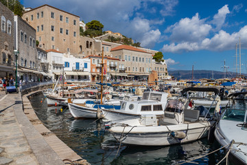 Fototapeta na wymiar Boats and buildings around pier in Hydra Island