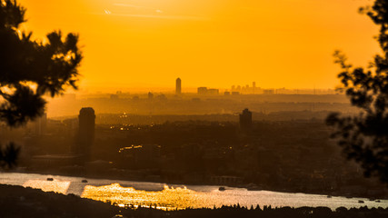 Obraz premium golden sunset in the city