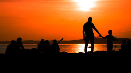 Naklejka na ściany i meble silhouette of people at sunset