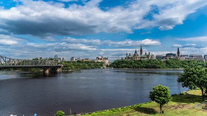 Obraz premium view of the river and bridge Ottawa
