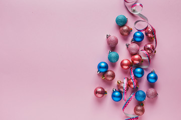 A lot of Christmas balls of pink color.