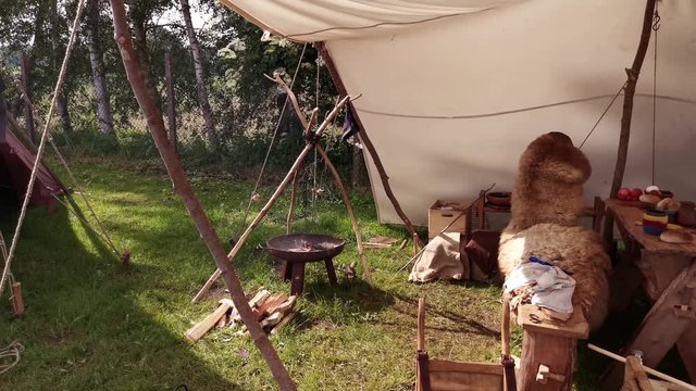 Zeltlager und Gegenst&auml;nde aus dem Mittelalter bei einem Mittelalter Spektakel