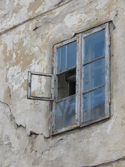 Fototapeta na wymiar old window with missing glass