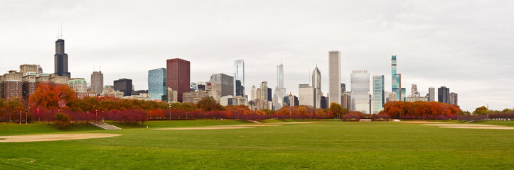 Fototapeta na wymiar Views of Grant Park in Chicago during Fall.