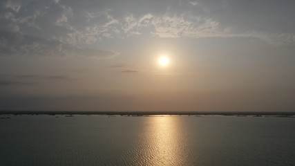 Naklejka premium paisajes , abstract , bosques , sol , vida , drones , divercion , verano , mar , montañas 