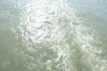 川の水流