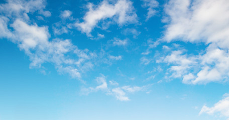 Blue sky and white clouds background - obrazy, fototapety, plakaty