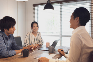 Fototapeta premium オフィスの若者