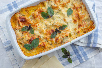 Recipe for homemade Italian lasagna with tomato sauce and meat