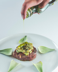 cocina gourgmet con carne al sartén