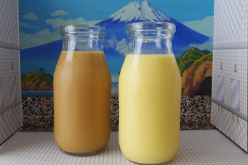 フルーツ牛乳とコーヒー牛乳と銭湯イメージ