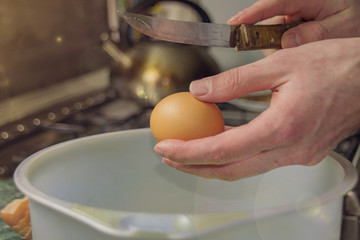 break an one egg with a knife