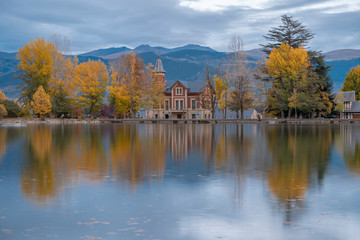 lake of Puigcerda AND SCHIERBECK PARK, town in Girona, Catalonia, in the midst of gardens rich in willows, conifers and other essences, the shores of this man-made lake are lined in pretty villas