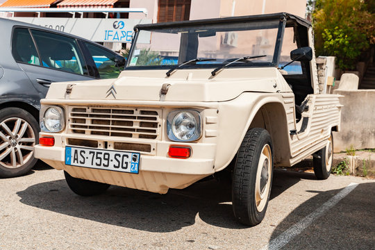Beige Citroen Mehari, retro car
