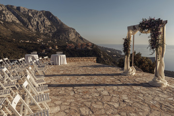 Wedding arc on the sea © MarinaBogumil