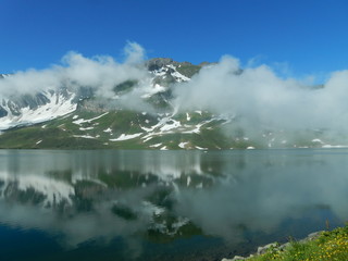 Morgennebel am See