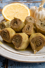 Marinated artichokes with garlic, lemon and olive oil