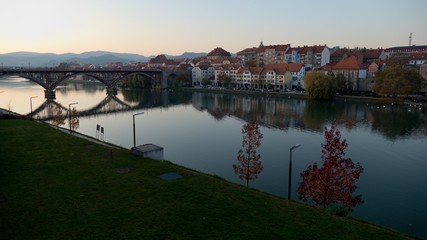 Fototapeta premium stari most over drava river in Maribor Slovenia