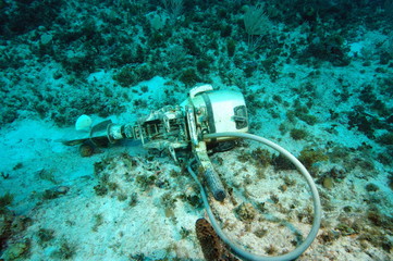 moteur hors bord coul&eacute;