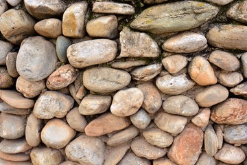 Muro hecho con piedras de diferentes formas, textura