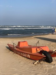 bagnino salvataggio spiaggia canotto barca salvataggio mare 
