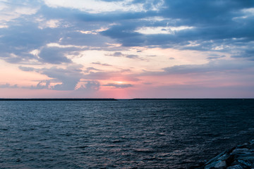 Obraz premium Scenic Sunset Sky and Cloudy Sky over Dubai , United Arab Emirates
