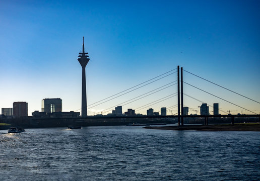 Silhouette Skyline Düsseldorf Rheintum