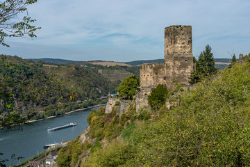 Fototapeta na wymiar gutenfels castle on rheinsteig trail in the middle rhine valley, germany