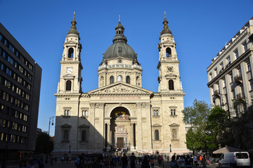 Fototapeta na wymiar Landmark St. Stephen's Basilica in Budapest