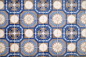 Wall with traditional Portuguese decor tiles azulezhu in blue tones.