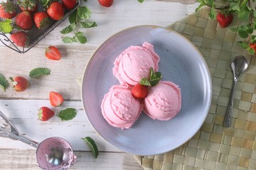 Strawberry ice creams in plate with strawberries on wooden table © Komar